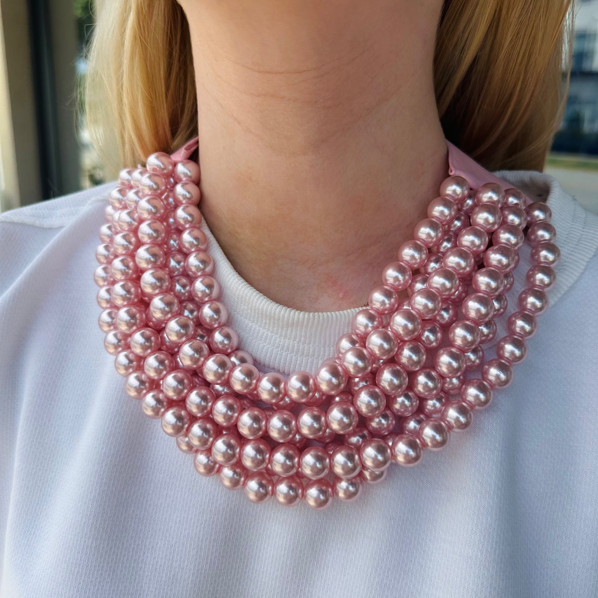 Lizzy Pearlized Magnetic Necklace
