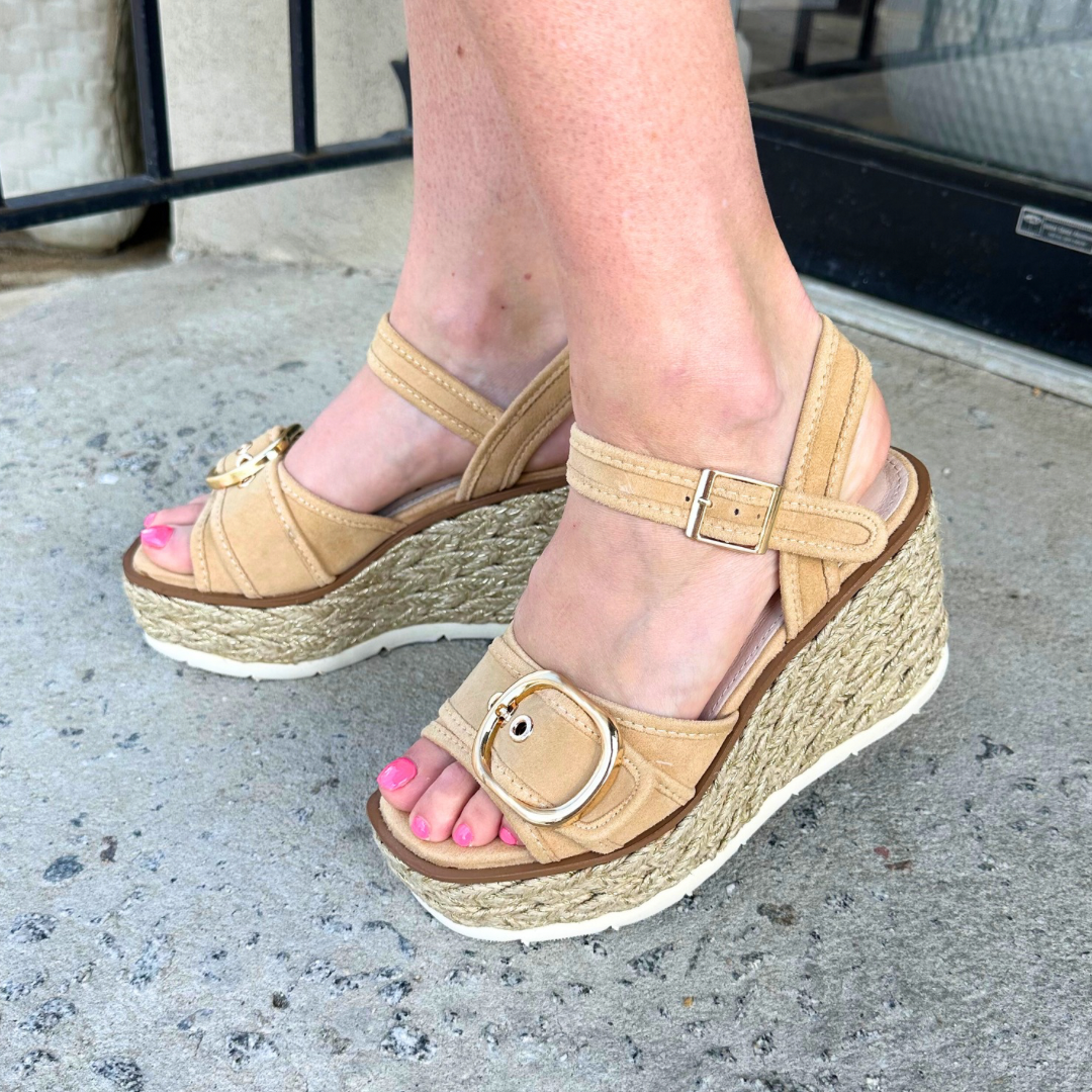 Nala Buckle Wedge - Beige + Gold