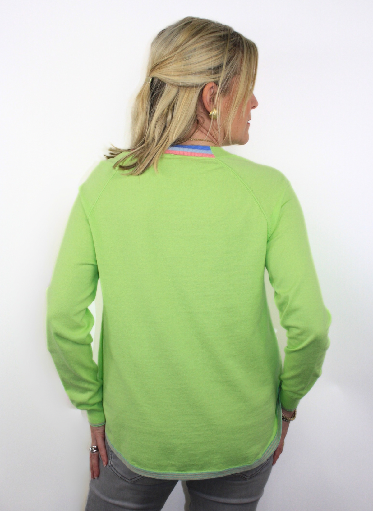 Rounded Hem V-Neck Sweater - Matcha