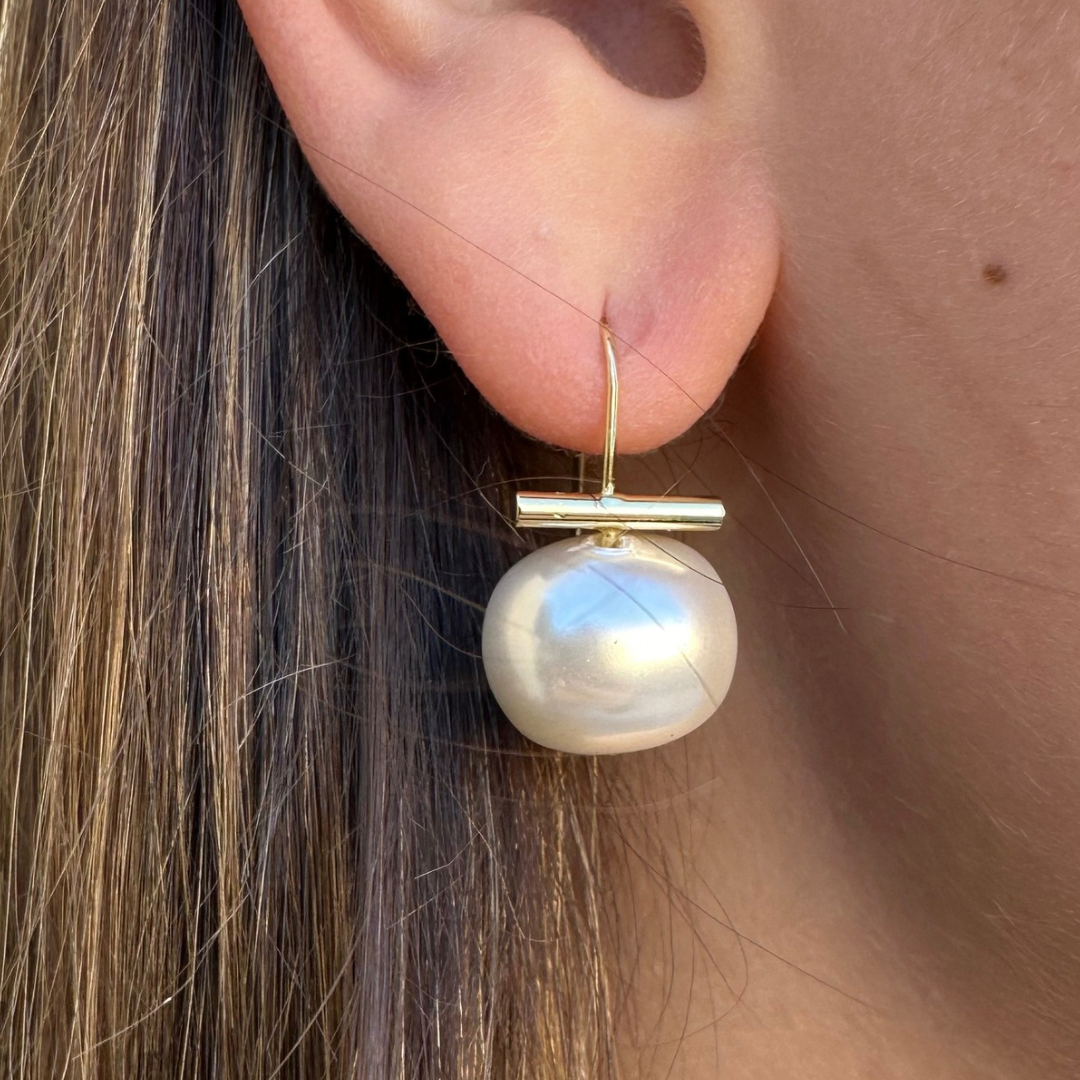 It Girl Chunky Pearl Dangle Earrings