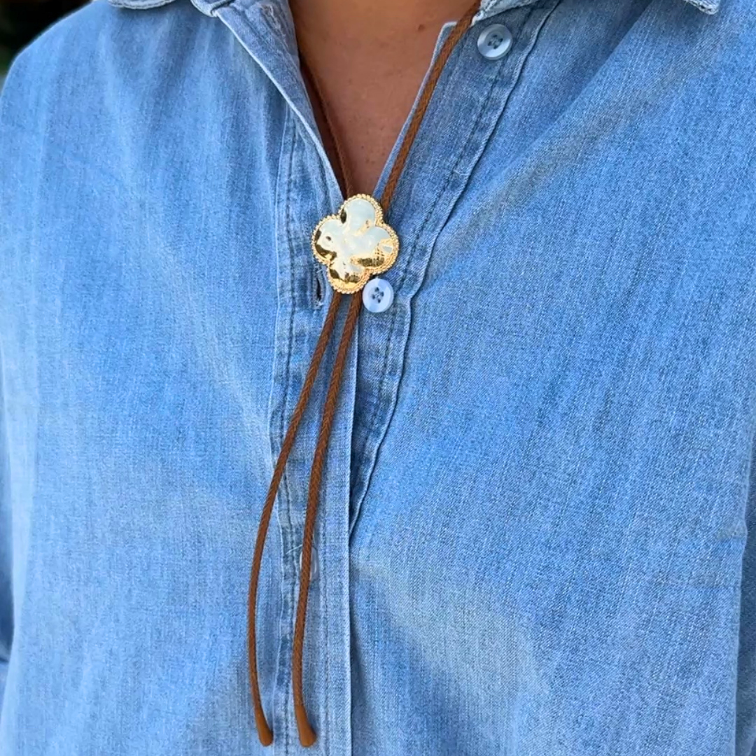 Clover Pendant Bolo Necklace