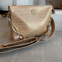 Ariana Crossbody