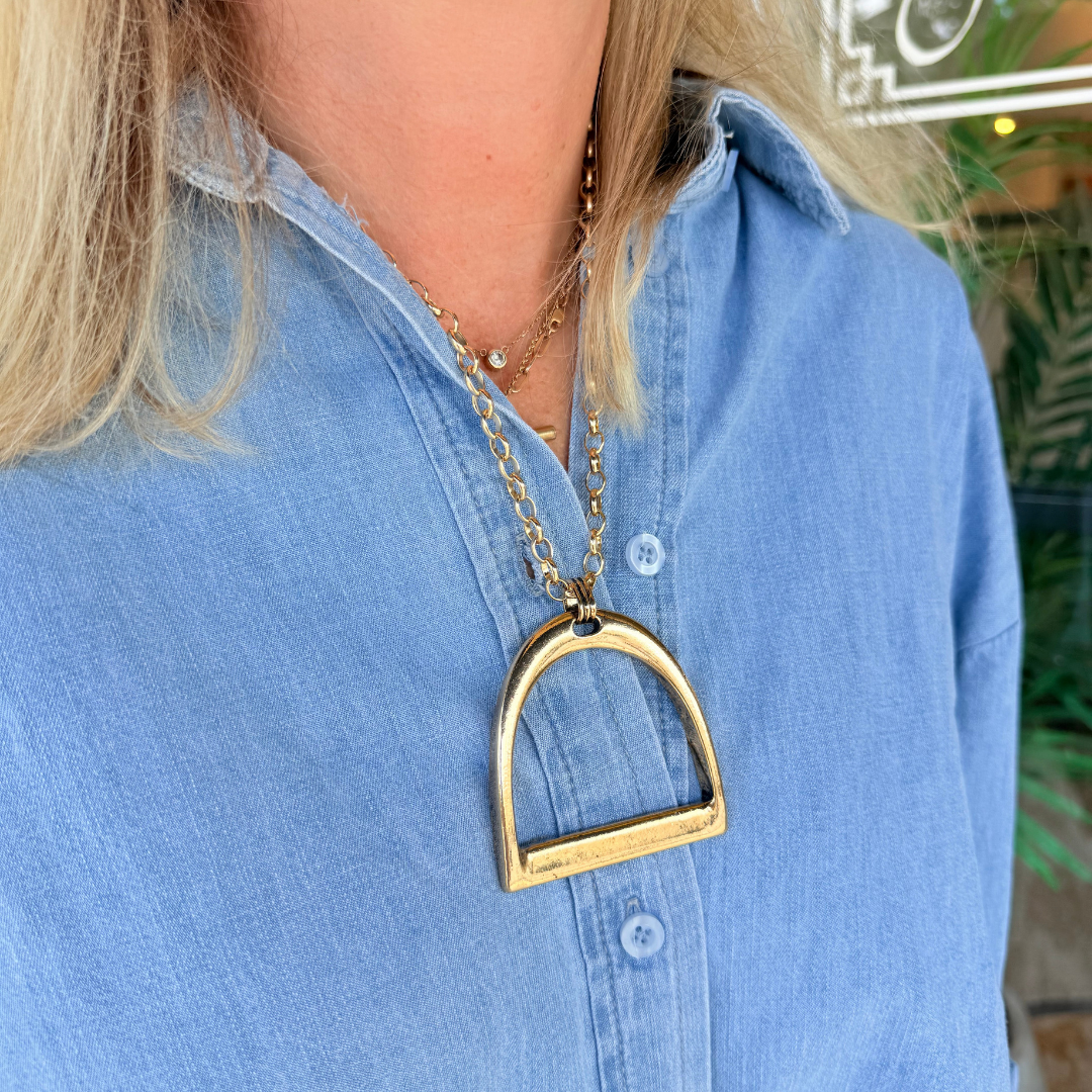 Chunky Horsebit Pendant Necklace